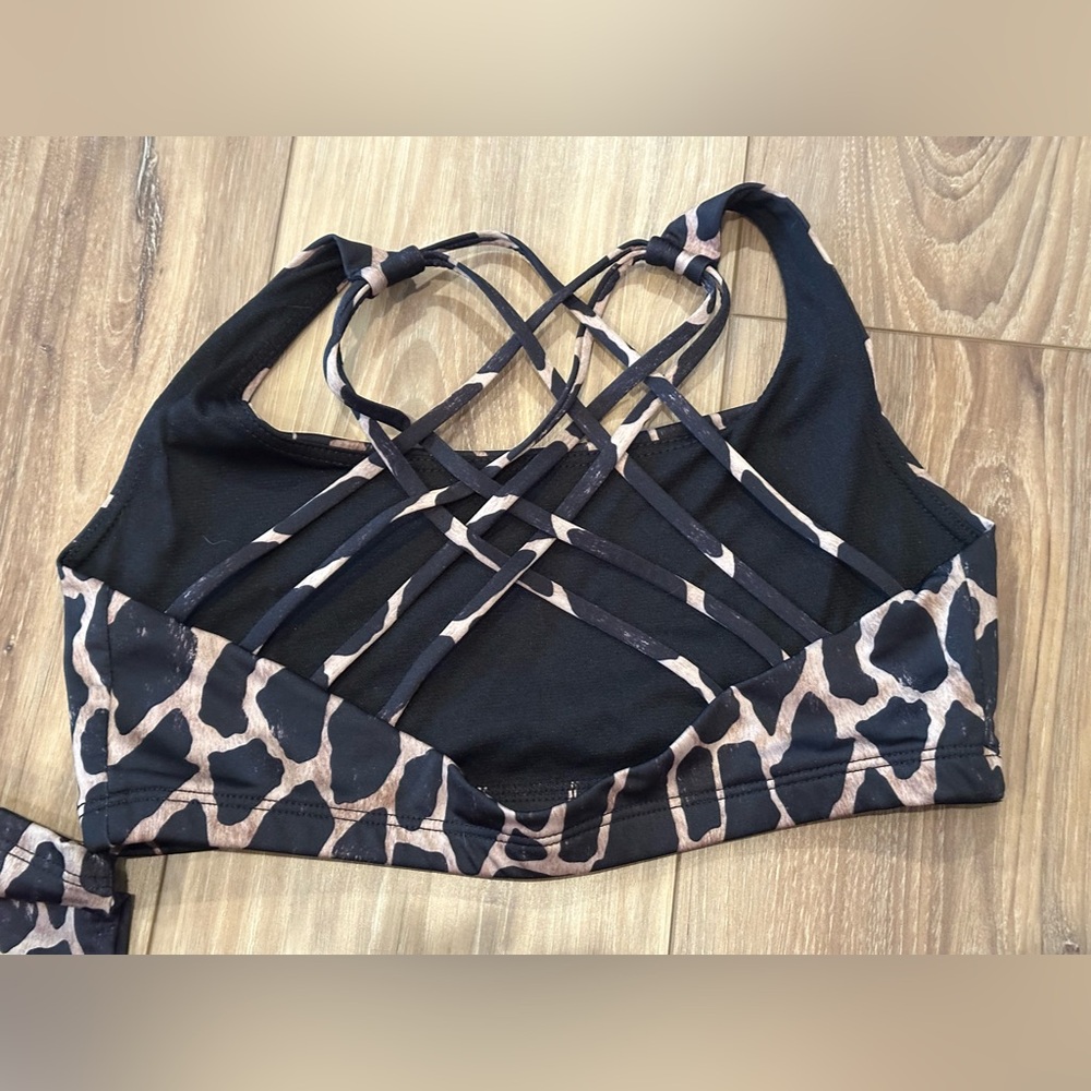 Onzie Giraffe Patterned Activewear - image 7